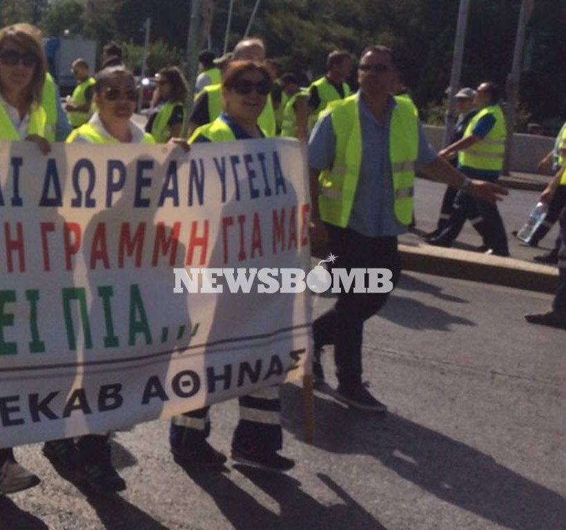 Επίσχεση εργασίας των εργαζομένων στο ΕΚΑΒ και πορεία στη Λ. Μεσογείων (Photos)