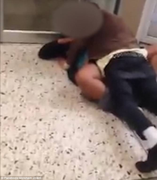 Σεξ σε κοινή θέα: Ασυγκράτητοι εραστές έκαναν σεξ σε εμπορικό κέντρο (video & pics)  