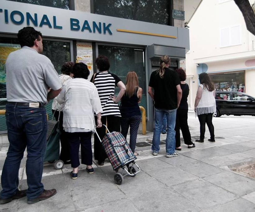 Δημοψήφισμα: Ουρές σε τράπεζες (photos)