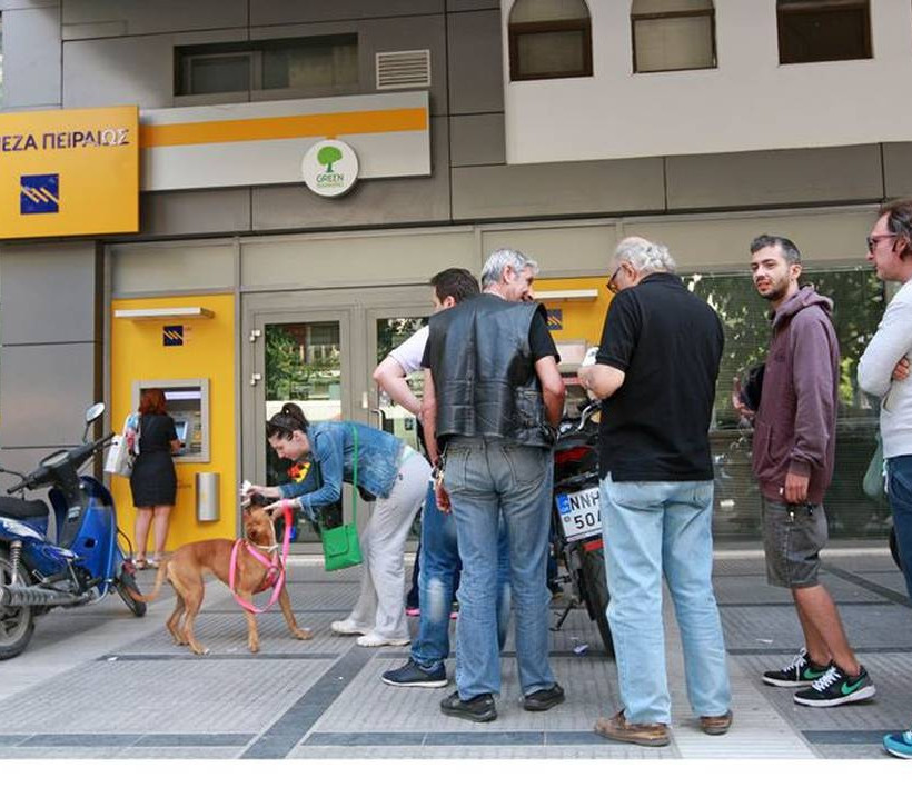 Δημοψήφισμα: Ουρές σε τράπεζες (photos)