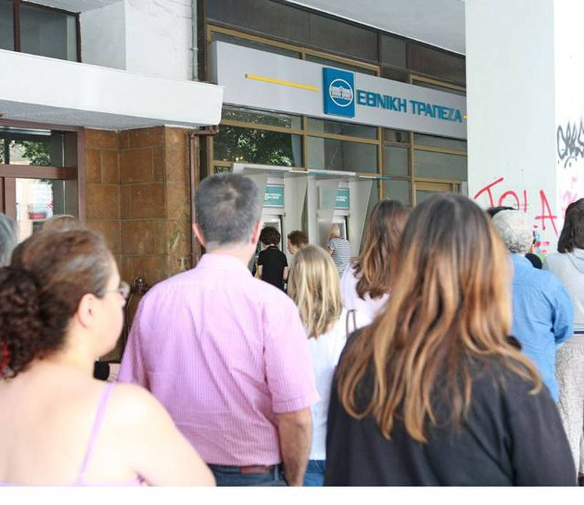Δημοψήφισμα: Ουρές σε τράπεζες (photos)