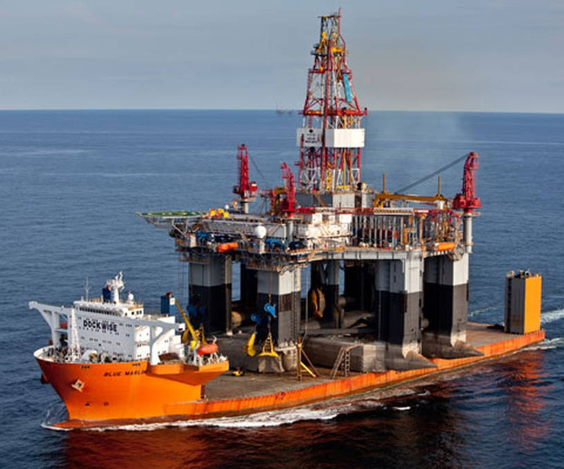 ΤΜια πλατφόρμα άντλησης πετρελαίου…