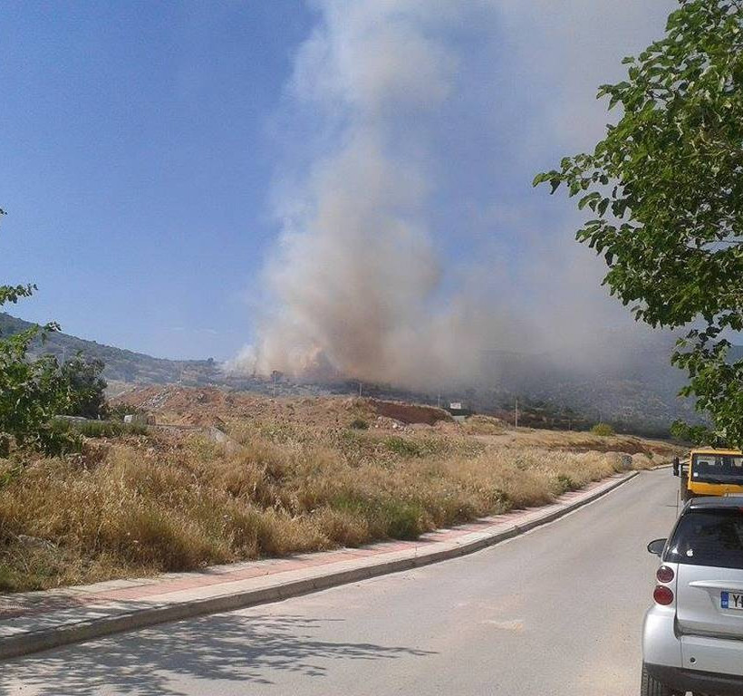 Πυρκαγιά σε εξέλιξη στη Χασιά Αττικής