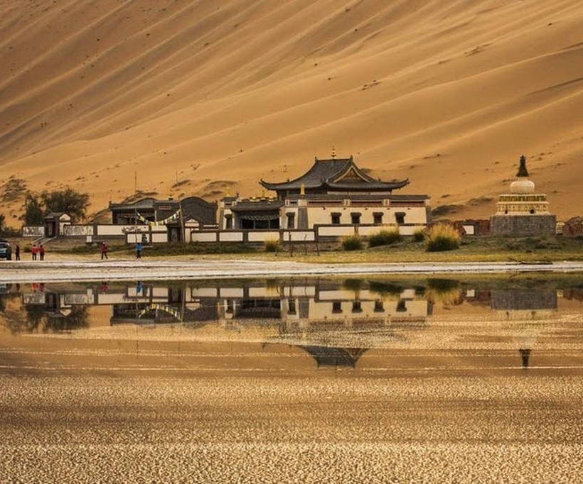 Οι μυστηριώδεις λίμνες της ερήμου Badain στην Κίνα – Τι τις κάνει μοναδικές; (photos)