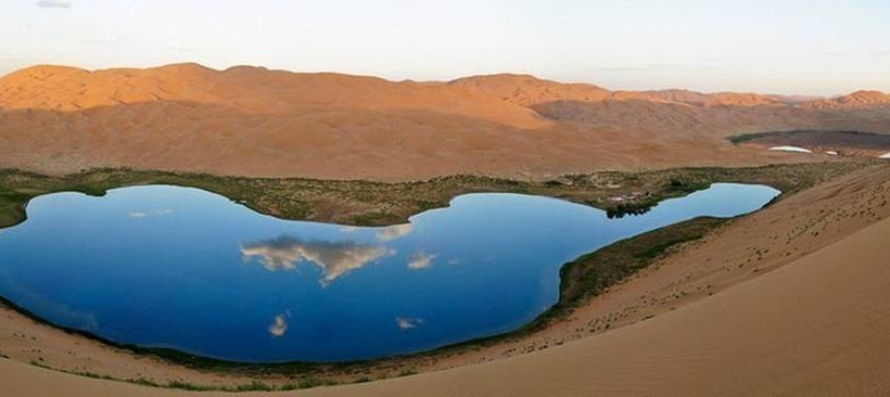 Οι μυστηριώδεις λίμνες της ερήμου Badain στην Κίνα – Τι τις κάνει μοναδικές; (photos)
