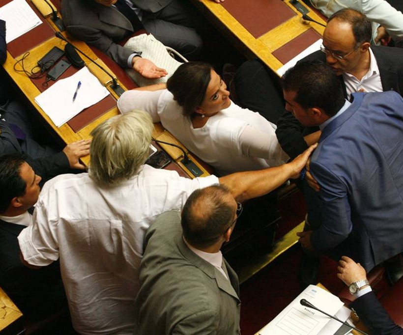 Μνημόνιο 3: Παραλίγο να πιαστεί στα χέρια με βουλευτή των ΑΝΕΛ ο Άδωνις (photos)