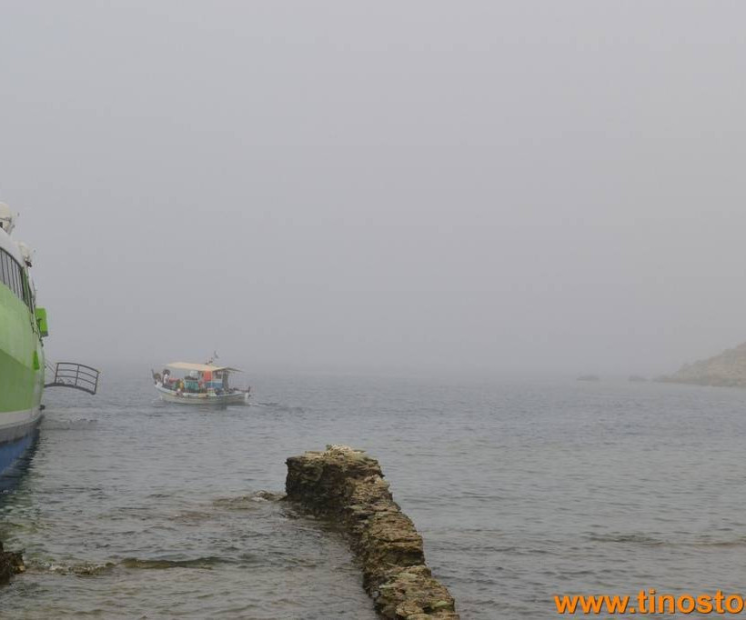 Τήνος: Αποβιβάστηκαν στο λιμάνι της Τήνου οι επιβάτες του Flying Cat 4 που προσάραξε λόγω ομίχλης