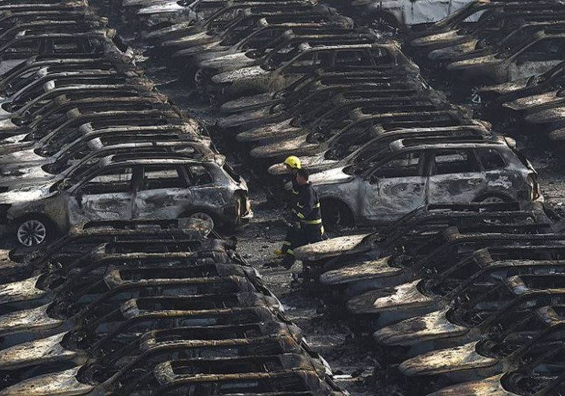 CNN - Κίνα: Eικόνες απόλυτης καταστροφής από το σημείο της έκρηξης (photos+video)