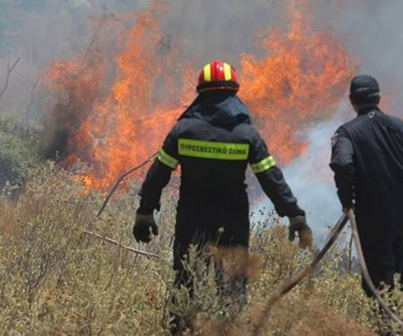Ολονύχτια μάχη με τις φλόγες στη Ρόδο (Photos+Video)