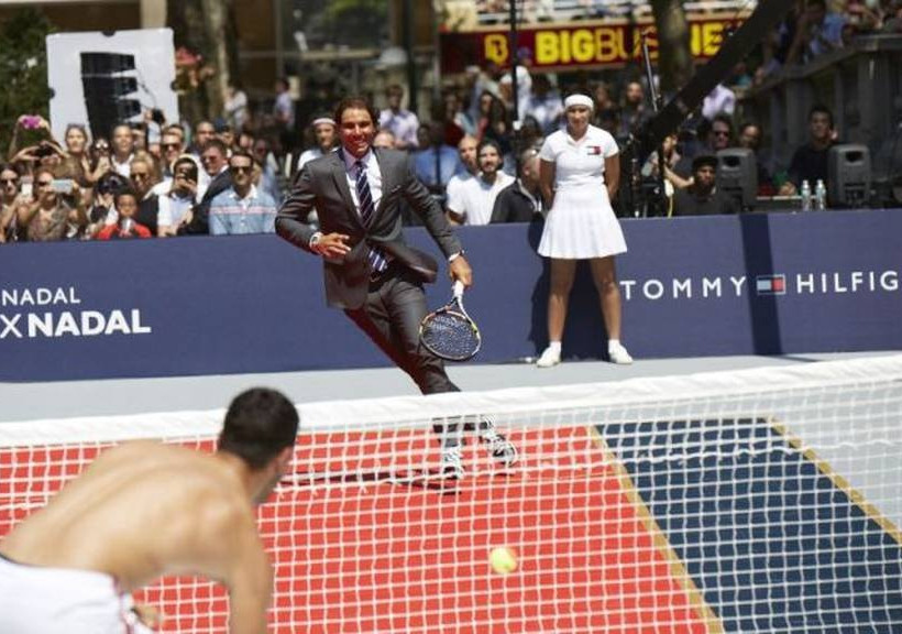 Ο Tommy Hilfiger παρουσιάζει τον Ράφαελ Ναδάλ ως παγκόσμιο πρεσβευτή του σε τουρνουά τένις