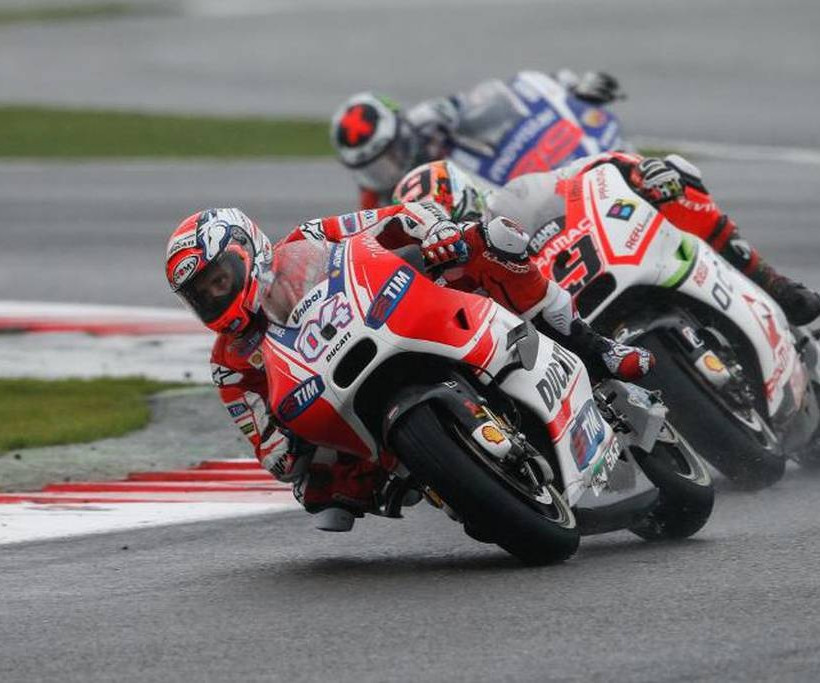 MotoGP Grand Prix Βρετανίας: Ο Rossi σέρβιρε το τσάι (photos)