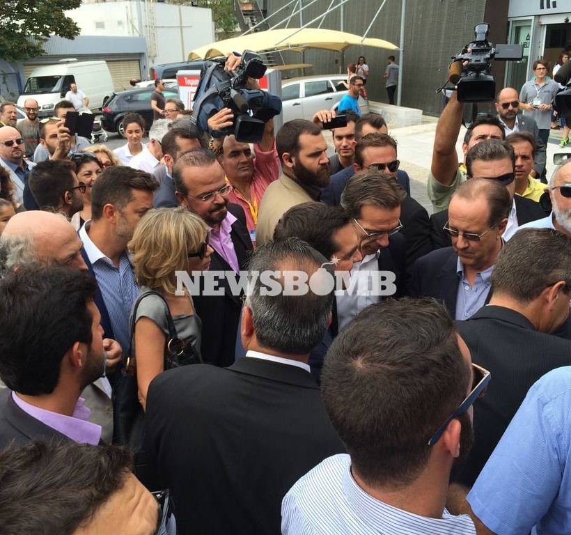 Τo Νewsbomb.gr στη ΔΕΘ: Ο Τσίπρας, η κόκκινη γραβάτα, ο Μπερμπάτοφ και οι αποδοκιμασίες! (pics+vids)