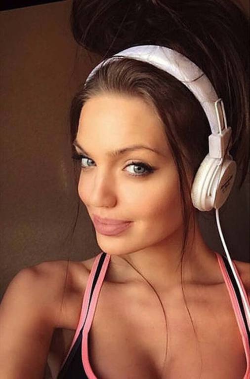 Αυτή είναι η πιο πιστή σωσίας της Angelina Jolie! (photos)