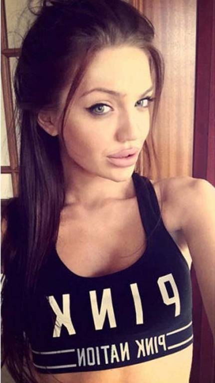 Αυτή είναι η πιο πιστή σωσίας της Angelina Jolie! (photos)