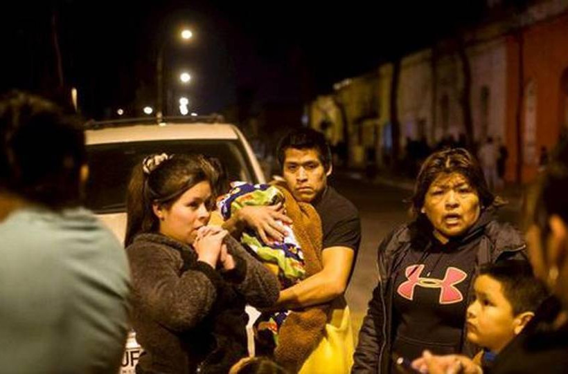 Οι πρώτες ώρες μετά τον εφιαλτικό σεισμό στη Χιλή (pics&video)