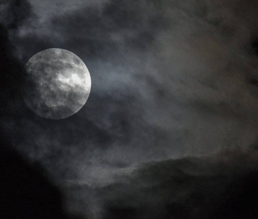 «Ματωμένο φεγγάρι»: Η έκλειψη της υπερπανσελήνου σε όλο τον κόσμο (photos)