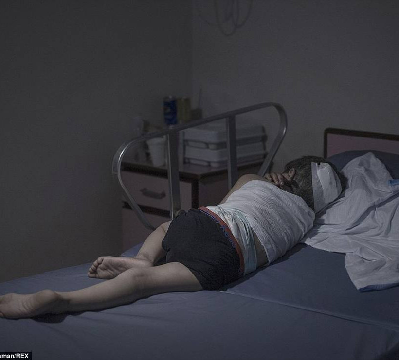 Τραγικοί ήρωες του πολέμου: Οι ανήλικοι πρόσφυγες μέσα από συγκλονιστικά καρέ (photos)