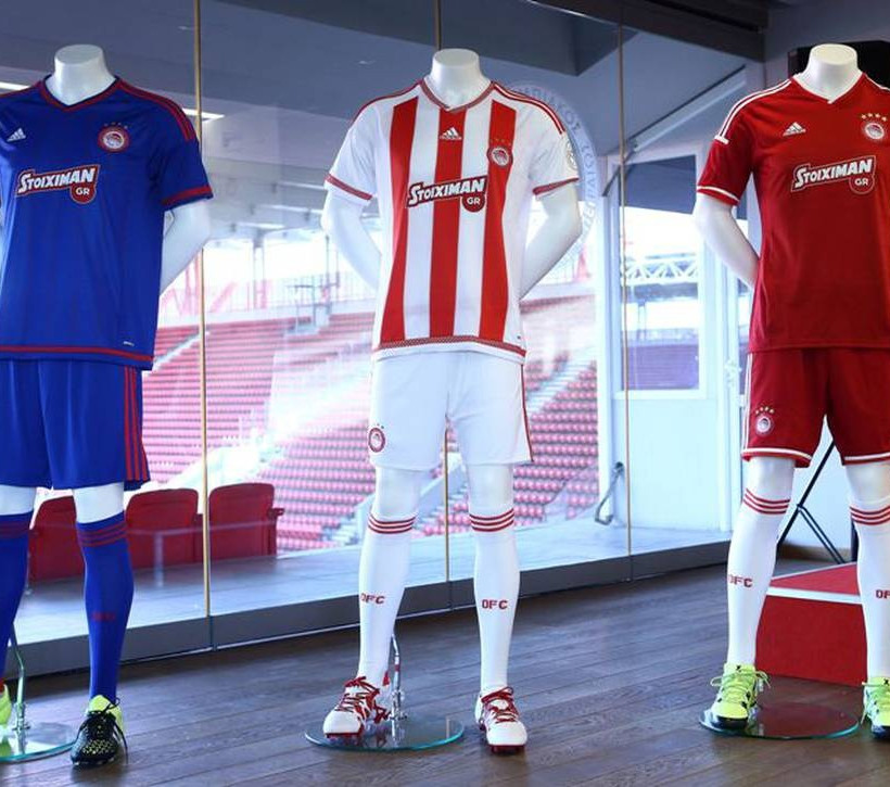 Παρουσιάστηκαν οι νέες φανέλες του Ολυμπιακού με το λογότυπο της Stoiximan.gr (photos)