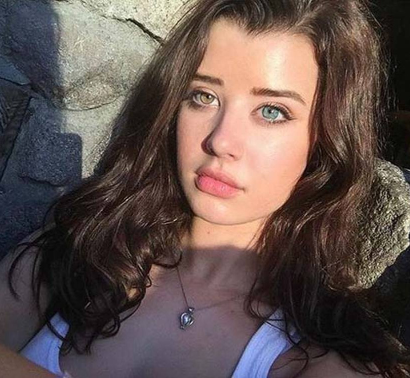 Το 20χρονο μοντέλο που «υπνωτίζει» το διαδίκτυο με το δίχρωμο βλέμμα του (photos)