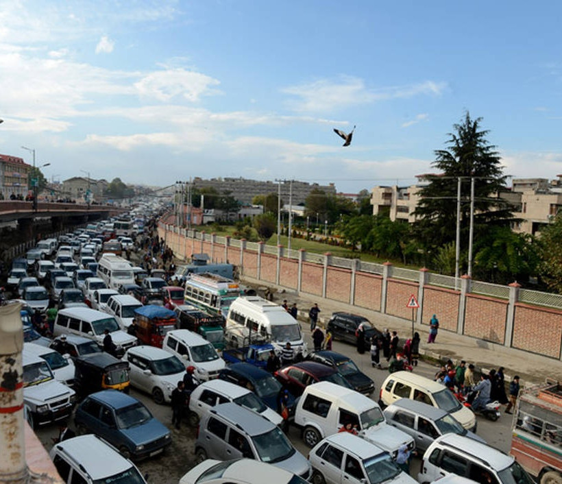 Σεισμός Αφγανιστάν: Ξεπέρασαν τους 100 οι νεκροί από τα φονικά 7,5 Ρίχτερ (videos+photos)