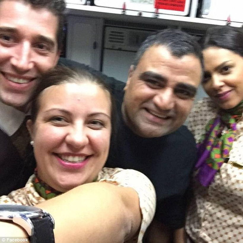 Σοκ: Άλειψε με λοσιόν και κακοποίησε σεξουαλικά κοιμισμένη γυναίκα εν ώρα πτήσης (pics)