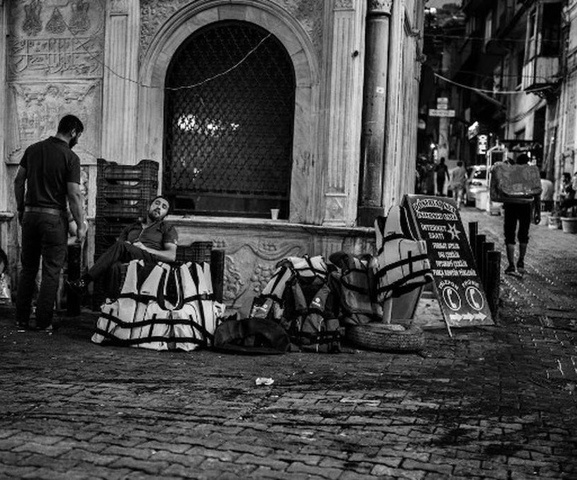 Μαρτυρία διακινητή προσφύγων: Παραγγέλνω τα φουσκωτά από την Ευρώπη!