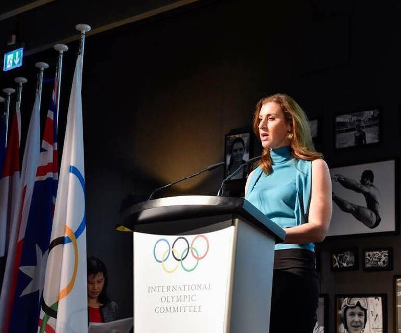 Ύψιστη τιμή για τη πρόεδρο του ΣΕΟ, Βούλα Κοζομπόλη, από τη ΔΟΕ