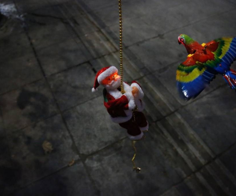 «Μύρισε» Χριστούγεννα στην Αθήνα – Η πόλη έβαλε από νωρίς τα γιορτινά της (photos)