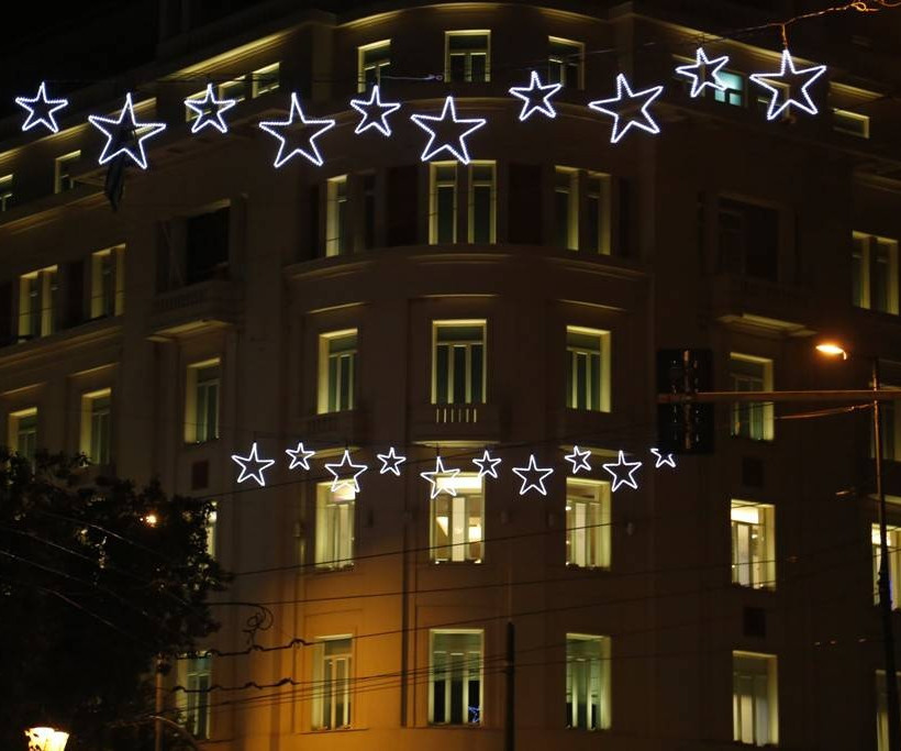 «Μύρισε» Χριστούγεννα στην Αθήνα – Η πόλη έβαλε από νωρίς τα γιορτινά της (photos)