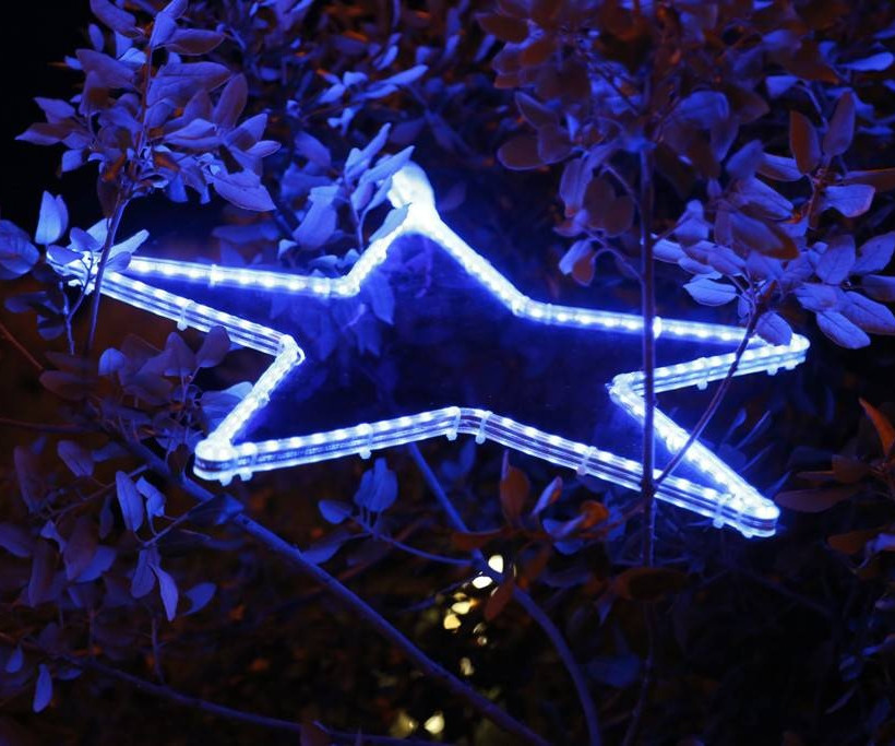 «Μύρισε» Χριστούγεννα στην Αθήνα – Η πόλη έβαλε από νωρίς τα γιορτινά της (photos)