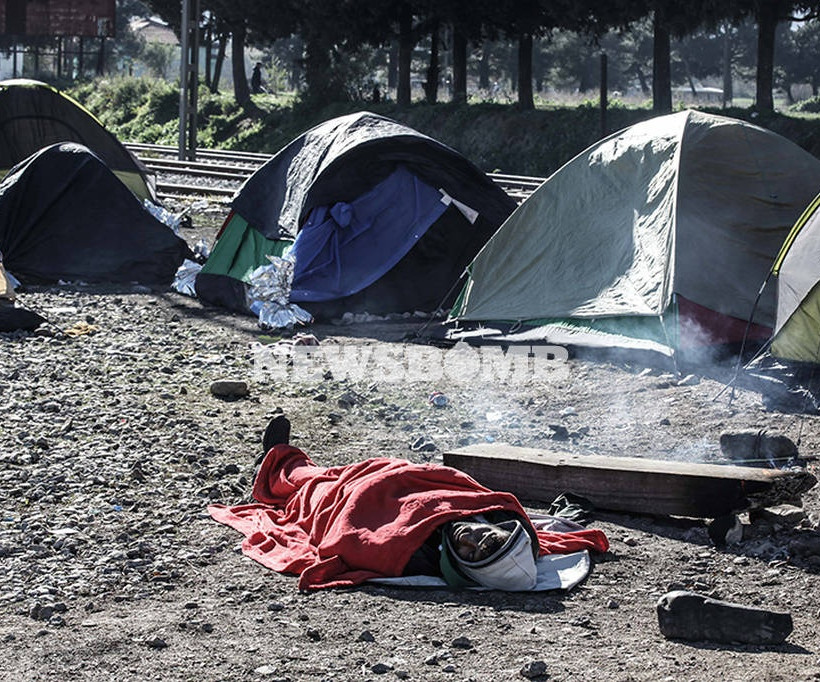 Η κυβέρνηση φέρνει στην Αθήνα τους πρόσφυγες από την Ειδομένη