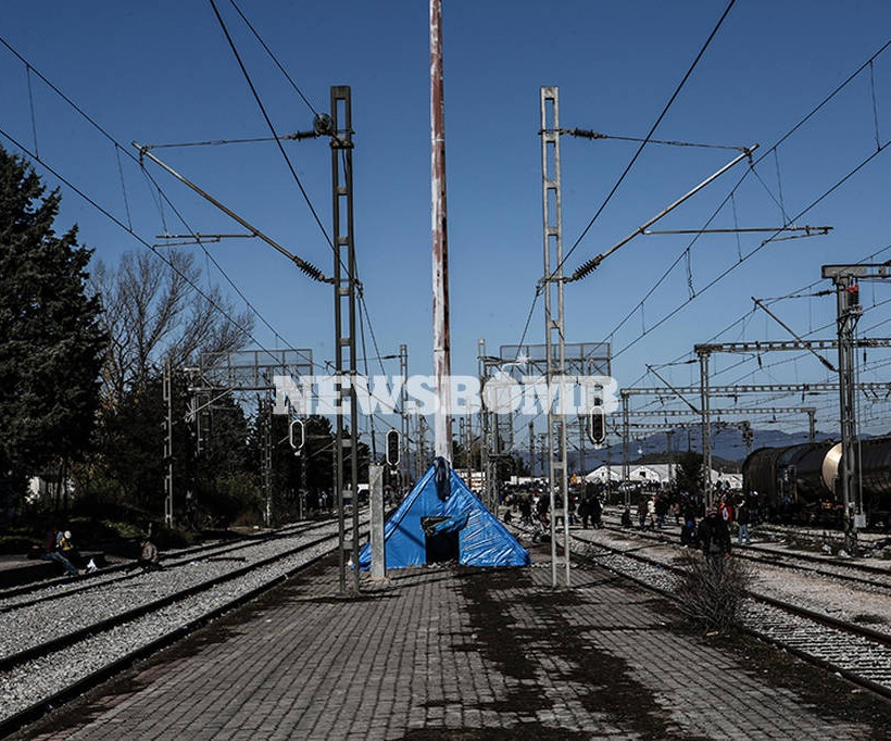 Η κυβέρνηση φέρνει στην Αθήνα τους πρόσφυγες από την Ειδομένη