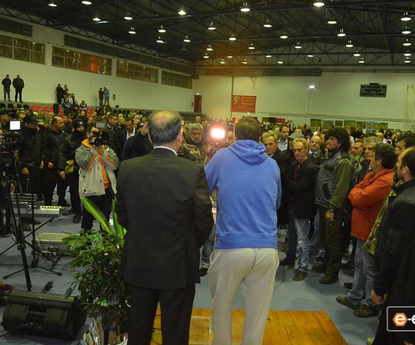 Επεισοδιακό συνέδριο στις Φέρες: Αγρότες επιτέθηκαν στον Σγουρίδη (photos)