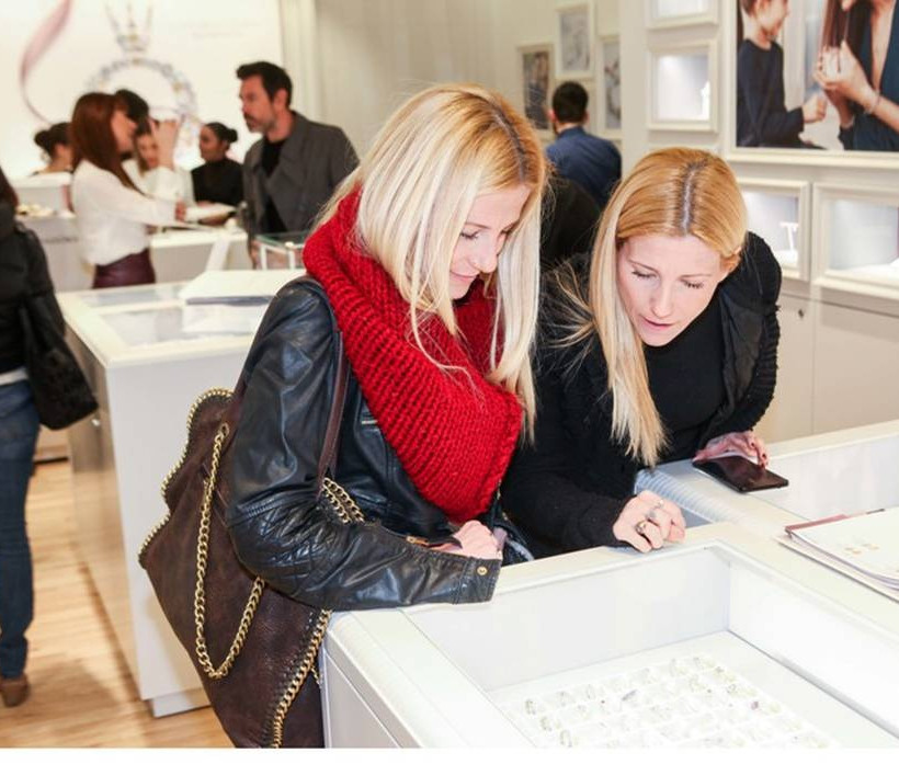 Λαμπερά εγκαίνια για το νέο PANDORA Concept Store στην Ερμού 