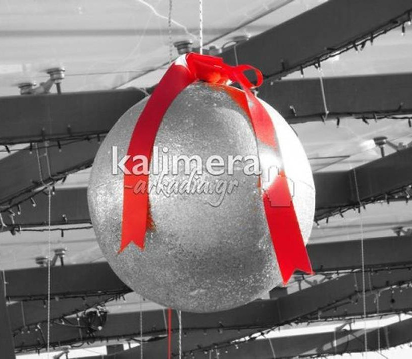 Τρίπολη: Γιατί όλη η πόλη «ντύθηκε» στα «κόκκινα»; (photos)