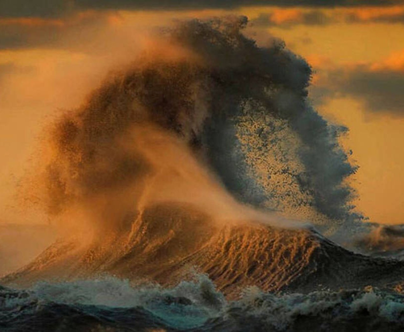 Τι συμβαίνει με αυτή τη λίμνη; Οι εικόνες που κάνουν το γύρο του Διαδικτύου;