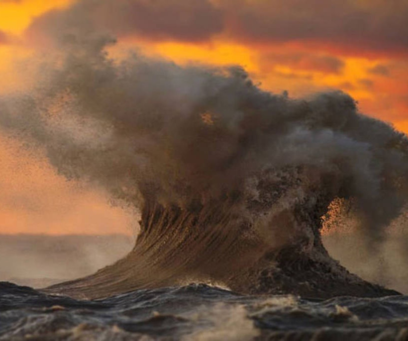 Τι συμβαίνει με αυτή τη λίμνη; Οι εικόνες που κάνουν το γύρο του Διαδικτύου;