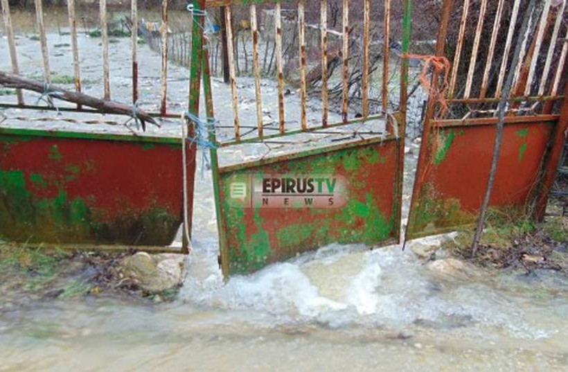 Κακοκαιρία: Βροχές και καταιγίδες σαρώνουν την Ήπειρο