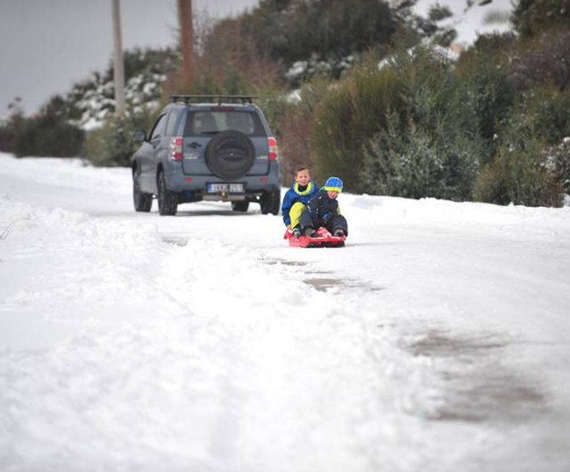 Καιρός: Χιονιάς σαρώνει τη χώρα – Πού το έχει «στρώσει» και πού θα χιονίσει τις επόμενες ώρες