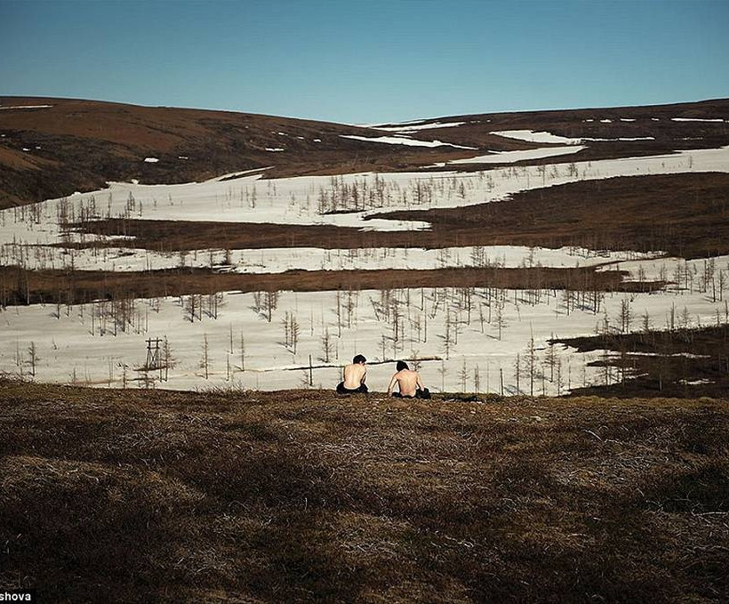 Πώς κυλά η ζωή στην πιο σκοτεινή και κρύα πόλη του πλανήτη (photos) 