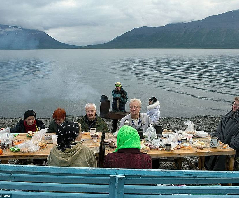 Πώς κυλά η ζωή στην πιο σκοτεινή και κρύα πόλη του πλανήτη (photos) 
