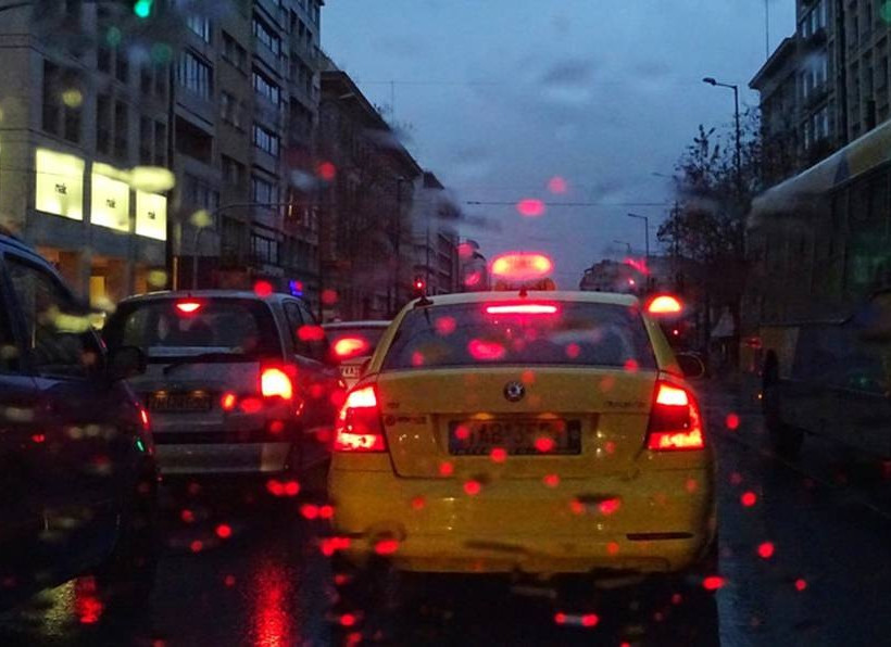 Έτσι ήταν το κέντρο της Αθήνας το βράδυ της Καθαράς Δευτέρας – Οι εικόνες που κάνουν θραύση