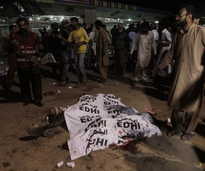 Σοκ: Βομβιστής αυτοκτονίας ανατινάχθηκε σε παιδική χαρά σκοτώνοντας 56 μητέρες και παιδιά (Vid)