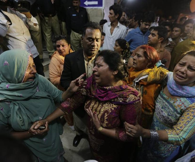 Σοκ: Βομβιστής αυτοκτονίας ανατινάχθηκε σε παιδική χαρά σκοτώνοντας 56 μητέρες και παιδιά (Vid)