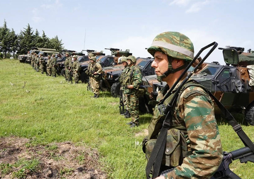 Νέο σόου του «στρατηγού» Καμμένου: Πήρε όλη την ηγεσία του στρατού και πέταξε για Οινούσες