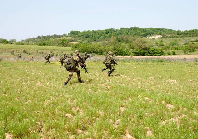 Νέο σόου του «στρατηγού» Καμμένου: Πήρε όλη την ηγεσία του στρατού και πέταξε για Οινούσες