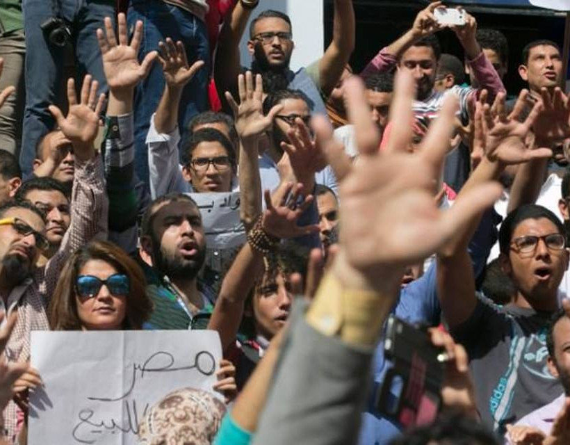 Αίγυπτος: Δακρυγόνα και συλλήψεις στην ογκώδη διαδήλωση στο Κάιρο 