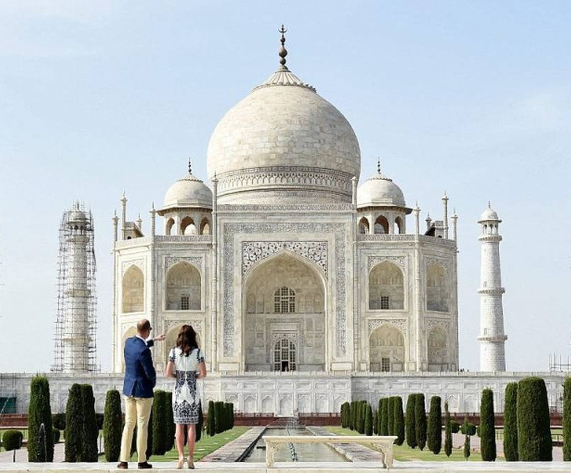 Ο πρίγκιπας Ουίλιαμ στο Ταζ Μαχάλ, 24 χρόνια μετά τη μητέρα του 