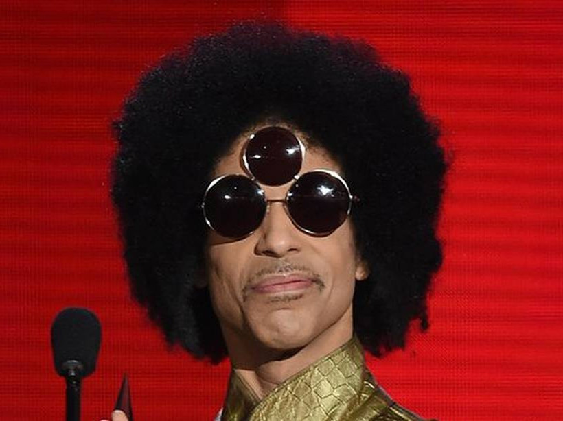 Prince: Ο εκκεντρικός τραγουδιστής με την πολυτάραχη ζωή! (pics+vids)