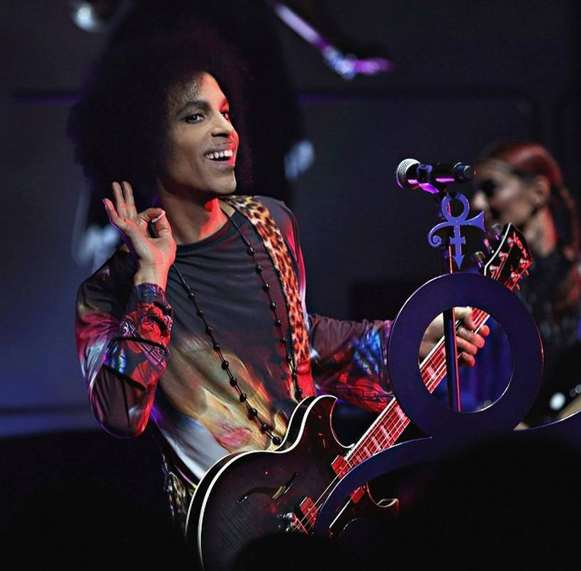 Prince: Ο εκκεντρικός τραγουδιστής με την πολυτάραχη ζωή! (pics+vids)
